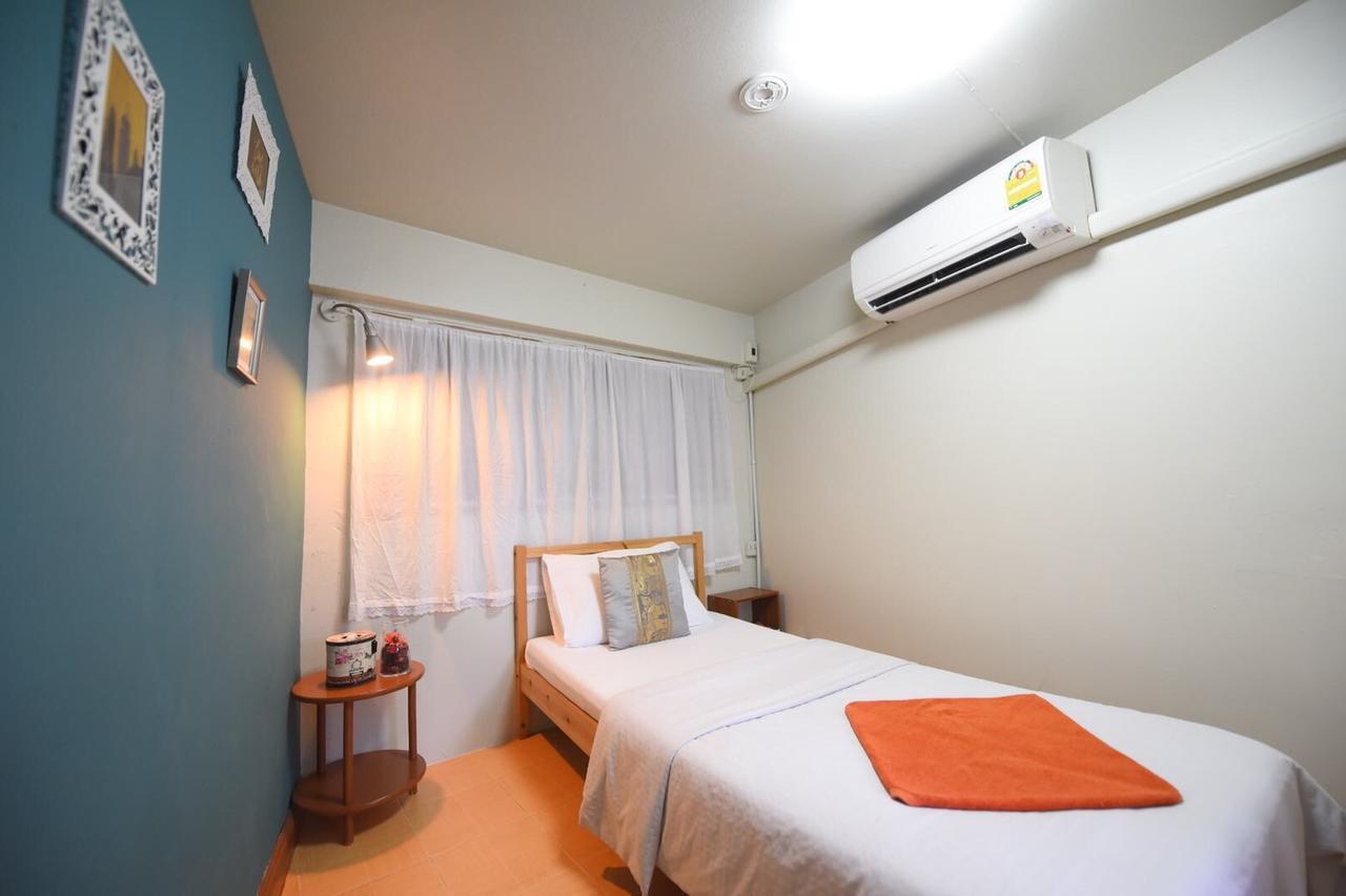 All In One Hostel Банкок Екстериор снимка