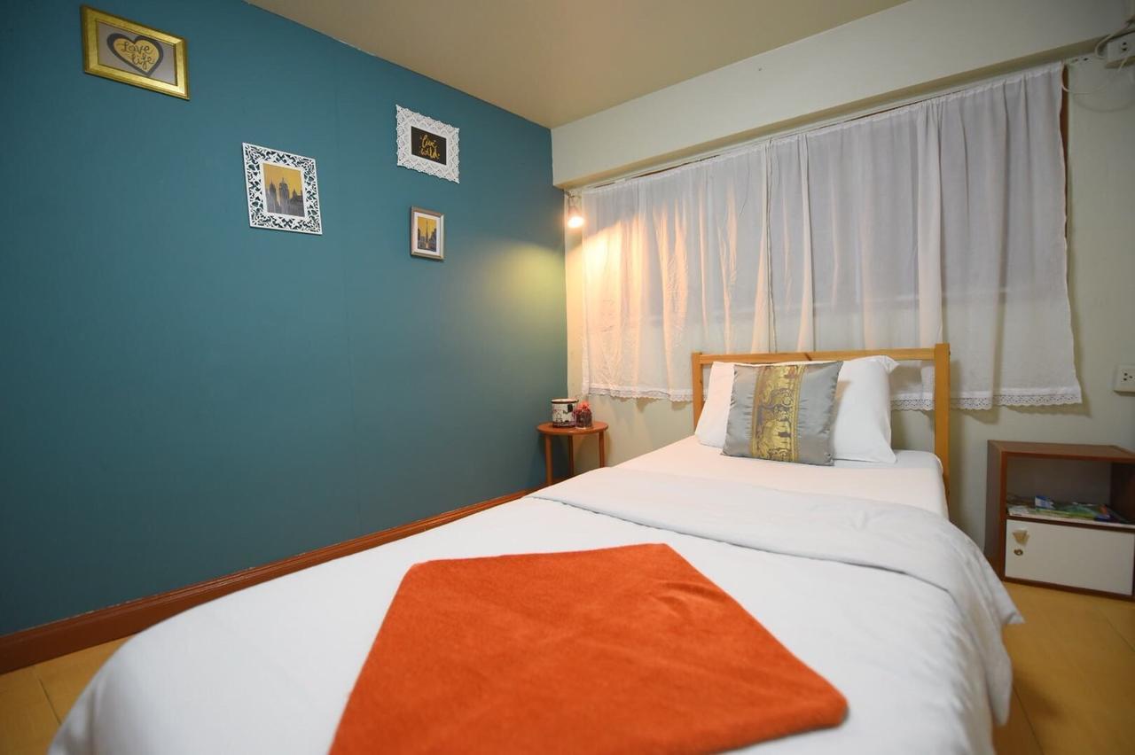All In One Hostel Банкок Екстериор снимка